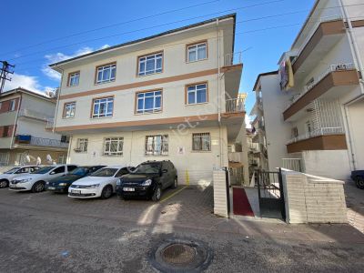 Refik Saydam Cad. Yakını 3+1 Altında Daire Olan Y.giriş