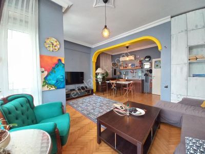 Işıklarda Keyifli Dekorasyonu İle Kiralık Eşyalı 2+1 Daire!