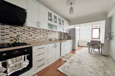 Kutlu Caddeye Bir Bina Ara Katta 3+1 Daire Fırsatı..!