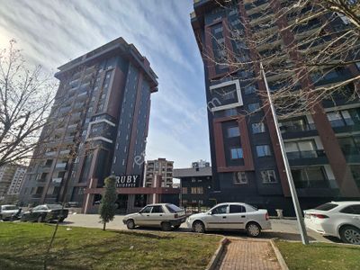 Nar Heykeli Civarında Kapalı Otopark,güvenlikli 2+1
