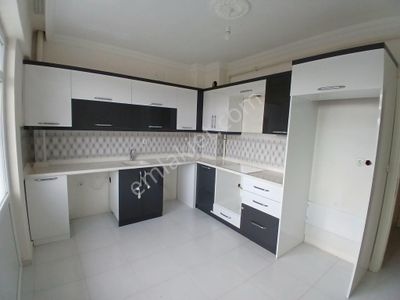 Akçay Emlak'tan Akşehir Seyran Mahallesinde Asansörlü Ara Kat Kiralık 3+1 Daire