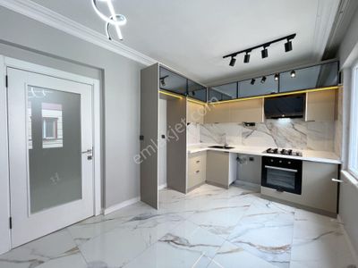 🔴🔴 Güç Gayrimenkul'den Akçay'da Ön Cephe Ara Kat İçi Full Yapılı Şık Satılık 2+1 Daire