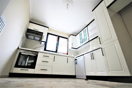 👉aygül'den Kadıköy'de Ön Cephe Ara Kat Ayrı Mutfak Ebeveyn Banyolu Çift Balkonlu 3+1 Satılık Daire