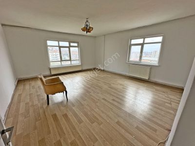 Natoyolu Cadde Üzerinde Manzaralı Önü Açık Ara Katta 3+1 Kiralık Daire