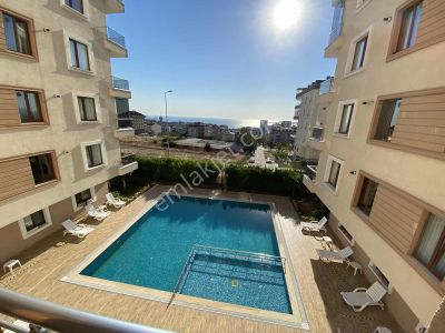 Büyükçekmece'de Site İçinde Deniz Manzaralı Ara Kat 3+1 Daire