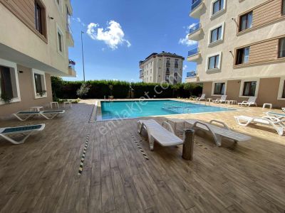 Büyükçekmece'de Site İçinde Deniz Manzaralı Ara Kat 3+1 Daire
