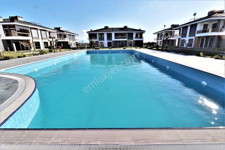 💦aygülden💦güre'de Sıfır Mustakil Tadında Bahçe Kullanımlı Havuzlu Nezih Site İçi 2+1 Satılık Daire