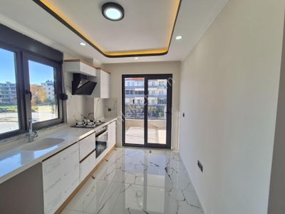 Akçay Artı Emlak'tan Altınkum'da Ebeveyn Banyolu 2+1 Lüks Daire