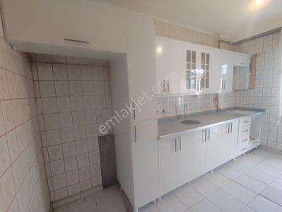 Gaziler Çeşme Durağı Civari Satilik 3+1 Arakat Daire