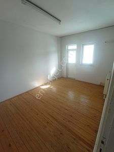 Sivas Yıldız Gayrimenkul'den Emek Mah. 3+1 Masrafsız Kiralık Daire!