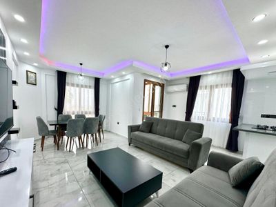 Girne Alsancak'ta Havuzlu Sitede Tamamen Yenilenmiş Kiralık 3+1 Daire !!