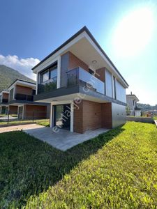 Kuşadası Güzelçamlı'da Satılık Sıfır Müstakil 3+1 Villa Yazlık