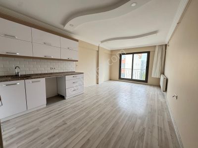 Zeki Emlak'tan Muradiye'de Satılık 2+1 Ara Kat Daire