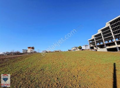 Toybelen'de/kavşak Üstü/caddede/2977m2 T2 İmarlı / Remax Gökhan