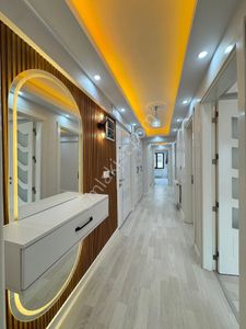 Zeki Emlak'tan Muradiye'de 3+1 Arakat Çift Cephe Satılık Lüks D.