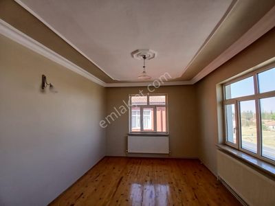 Akçay Emlak'tan Akşehir Tipi Mahallesinde Müstakil Tadında Doğalgazlı Kiralık 3+1 Daire