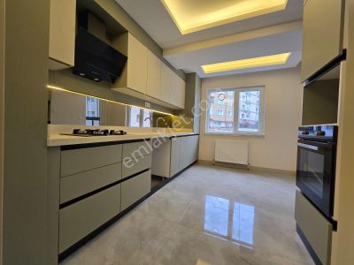 İstasyon Mah Satılık 3+1 Asansörlü Çift Banyolu Geniş Balkonlu Daire