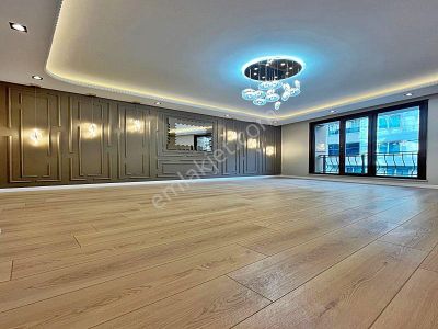 ! Meydana 5 Dakika !yeni Binada Sıfır 3+1 Geniş Daire Alıcısını Bekliyor !!!