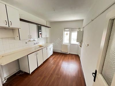 Topçu Mahallesinde Cadde Üzerinde Ön Cephe Daire