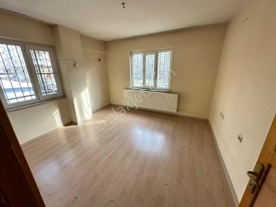 Zeki Emlak'tan Yenimahalle'de Satılık 2+1 Kapalı Mutfak Daire