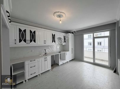 Sıfır 3+1 Emniyet Müdürlüğü Karşısı Ara Kat Otopark Balkon