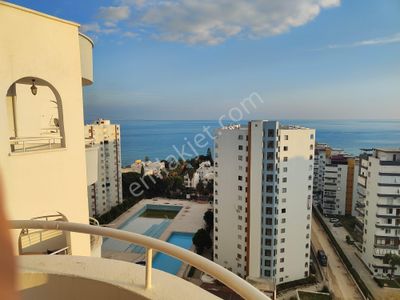 Vega'dan Havuzlu Denize Sıfır Site İçinde Satılık 2+1 Daire