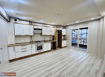 Çözüm Emlak'tan İstasyon Caddesine Yakın 2+1 Karanlıksız Daire