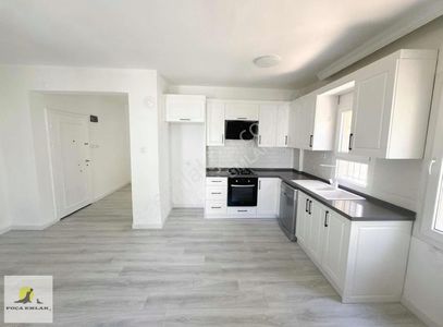 Foça Merkezde | Tadilatlı L Geniş Bahçeli | 3 Cepheli | Eşyasız