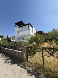 Tayman'dan Turgutreis'te Adalar Ve Deniz Manzaralı Bahçeli Villa