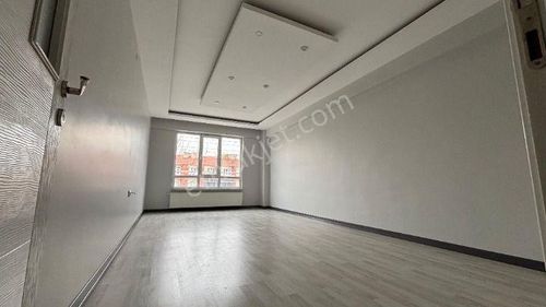 Recep Ümit Emlak'tan Sütlüce Mahallesi Cumapazarı Yakınında Satılık 2+1 Daire Nüt6