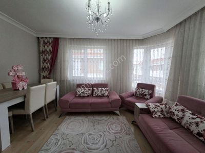 Recep Ümit Emlak'tan Derman Caddesi Başında Satılık 2+1 Temiz Yapılı Köşe Daire