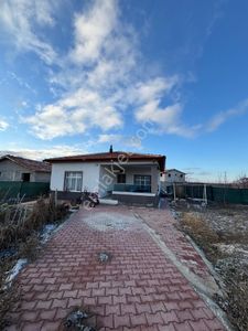 🌿 İçeri Çumra Köyü’nde Satılık 827 M² Bahçeli Ev 🏡