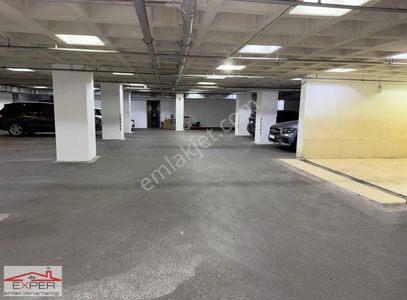 Şakayık'ta Yangın Merdivenli-kapalı Otoparklı Plaza'da 95m2