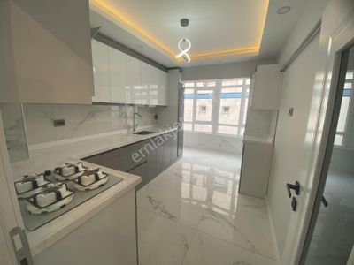 Umut 19 Dan Elvan Mah. Geniş Lüks Yapılı 3+1 Satılık Daire!