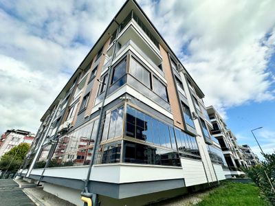 ꧁ay Emlaktan꧂akçay'da Kapalı Otoparklı Çift Asansörlü Denize Yakın Satılık 1+1 Lüx Daire