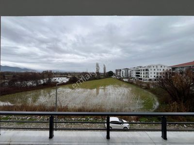 Akçay Sezgin Emlaktan Ön Cephe Arakat & Asansörlü Yeni 1+1 Daire