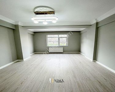 Cadde Üzeri Metrobüse 5dk! Aile Binasında Balkonlu Arakat Daire