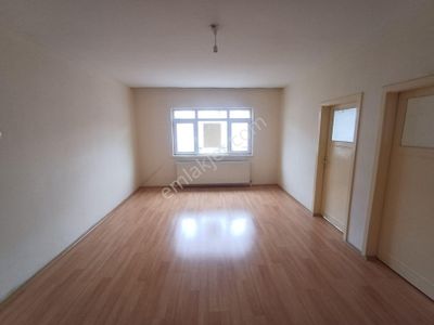 Sincan Akşemsettin Mahallesinde Cadde Üzerinde 3+1 Satılık Daire