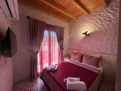 Çeşme Merkeze Ve Plaja Yakın Satılık Otel