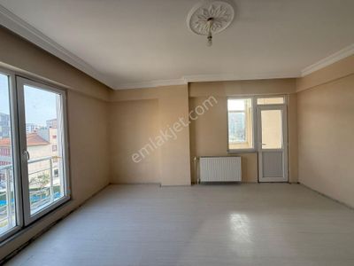 Akyüz Gayrimenkul Den; Kahveler Mevkısınde Iskanlı Kombılı Kapalı Cam Balkonlu Satılık 3+1