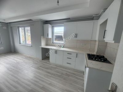 İnanç Emlaktan Aksuda Cadde Üzerinde 2+1 Kiralık Daire