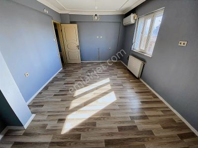 Dağlı Gayrimenkul'den 3+1 Arakat Kaloriferli Klimalı Cadde Üzeri