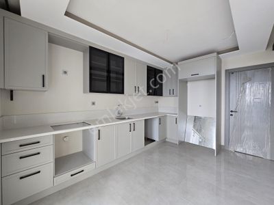 Çukurova Kabasakal'da 7'24 Özel Güvenlikli İskanı Alınmış Site İçi Kapalı Mutfaklı Teraslı Kelepir!