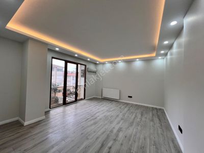 Kaçmaz'dan Bostancı Sporiumda 8 Yıllık Ayrı Mutfaklı Lüks 2+1