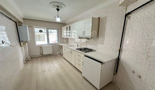 Kuşcağız Conker Caddesi Yakını Yüksek Giriş Masrafsız