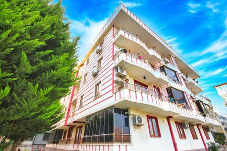 Edremit Akçay'da Aygül'den Ön Cephe Masrafsız Asansörlü Ara Kat Doğalgazlı 1+1 Fırsat Satılık Daire