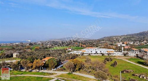 Yeni Foça Kozbeylide Prestijli Taş Evli Özel Mülk