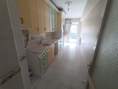 Karşıyaka Çarşı Yakını Geniş 3+1 Doğalgazlı Kiralık Daire
