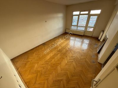 Atış Caddesi Yakını Katta Yapılı 3+1