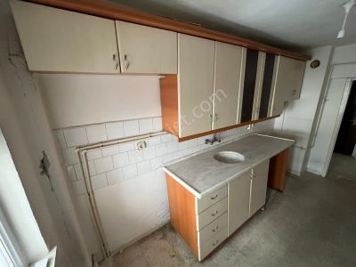 Akşemsettinde 3+1 Yüksek Giriş Satılık Daire